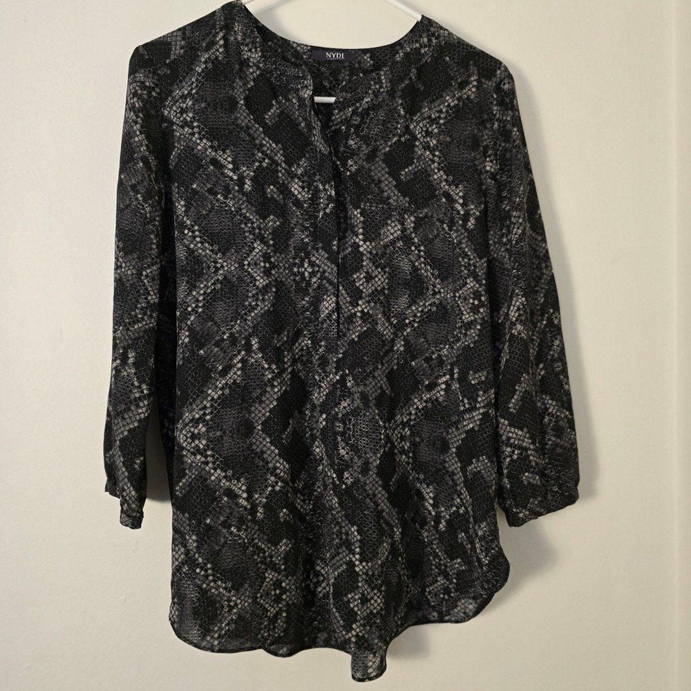 NYDJ Blouse Snakeskin Black Gray Henley Pleat Top Womens Small